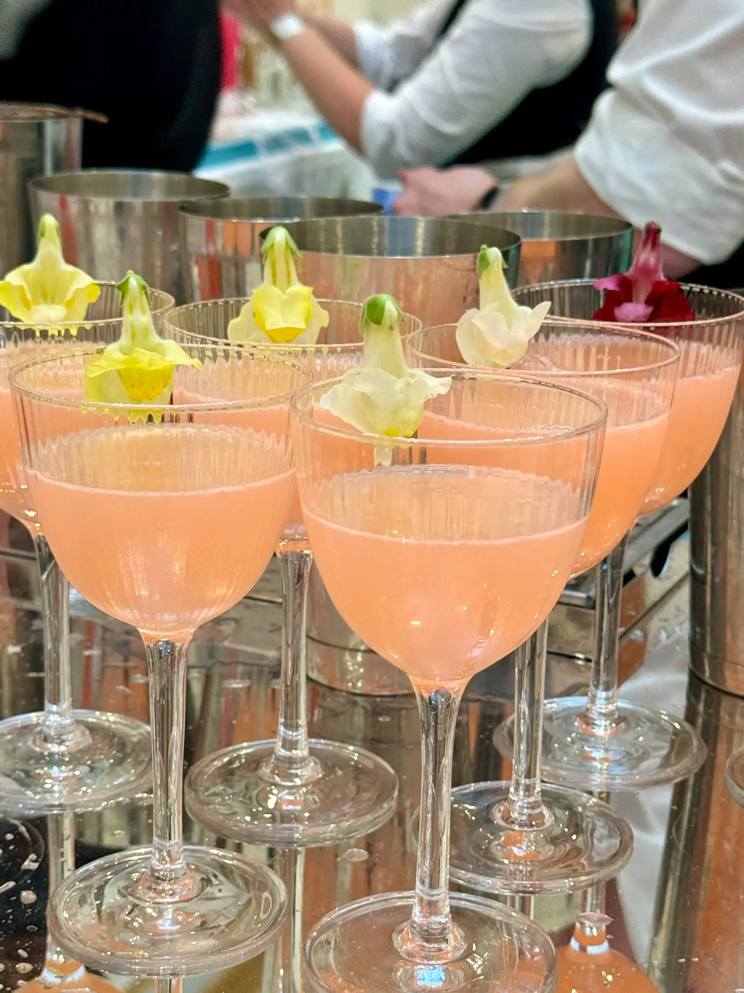 wedding drinks and bartenders